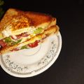 Phardeeler 's cooksnap of when they made Egg in a hole sandwich.