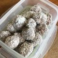 Vivi Mészáros Cooksnap-ja, amikor elkészítette a(z) Diétás kókuszgolyó vacsorára is receptet.
