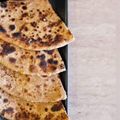 Tapur का कुकस्नैप जब उन्होंने आलू का पराठा (aloo ka paratha recipe in Hindi) बनाया था।