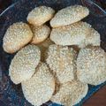 کوک اسنپ Hanna بعد از امتحان کردن کلوچه های کنجدی نرم.