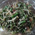 Cooksnap Nurul Natassha Bakar semasa beliau membuat Kerabu Pucuk Paku Kerang.