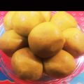 Monika Gupta का कुकस्नैप जब उन्होंने सर्दियों के लिए बेसन के लड्डू (Sardiyon ke liye besan ke laddu recipe in hindi) बनाया था।