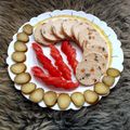 کوک اسنپ لیلا سرخوش بعد از امتحان کردن کالباس مرغ و قارچ.