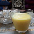 Abha Agam Singh का कुकस्नैप जब उन्होंने मैंगो  लस्सी (mango lassi recipe in Hindi) बनाया था।