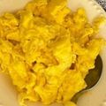 Cooksnap de Filipa Vasconcelos quando cozinhou Ovos mexidos com curcuma e cream cheese.