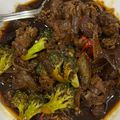 Cooksnap Khuzai semasa beliau membuat Daging Black Pepper.