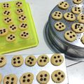 Cooksnap dari Novi Febrianti untuk resep Cookies Kismis Teflon 3 Bahan