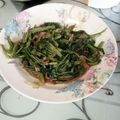 Cooksnap bavani krisnan semasa beliau membuat Kangkung masak belacan.