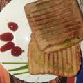 Himani Kashyap का कुकस्नैप जब उन्होंने वेज ग्रिल सैंडविच (veg grill sandwich recipe in Hindi) बनाया था।