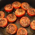 Cooksnap của Bích Hòa khi họ làm theo món Lần đầu làm chuyện ấy..Cà chua 🍅 nhồi thịt😬