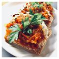 Cooksnap Igor Pollack z czasów, kiedy przygotował Pasta na kanapki z fasoli Jaś.