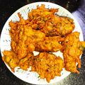 Bushra Mazhar's cooksnap of when they made Crispy Aloo, Palak aur Pyaaz ke pakoray.