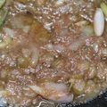Cooksnap Zuraidah Abu Bakar semasa beliau membuat Sambal goreng hitam belimbing buluh.