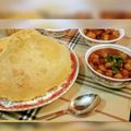 Poonam Singh का कुकस्नैप जब उन्होंने बिना प्याज़ के चटपटे छोले भटूरे(bina pyaz k chatpate chole bhature recipe in hindi) बनाया था।