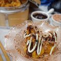 Cooksnap Aznie Khasri semasa beliau membuat Easy Takoyaki Mudah & Super Sedap.