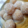 Hiral का कुकस्नैप जब उन्होंने कोकोनट लड्डू (Coconut laddu recipe in Hindi) बनाया था।