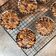 Cooksnap của Emily Luu khi họ làm theo món Muffin yến mạch táo chip 🍎