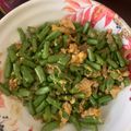 Cooksnap khayla nawha semasa beliau membuat Kacang Panjang Goreng Telur.