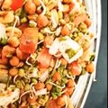 KASHISH'S KITCHEN का कुकस्नैप जब उन्होंने हेल्दी मिक्स स्प्राउट्स सलाद (healthy mix sprouts salad recipe in Hindi) बनाया था।