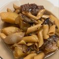 El cooksnap de Eduardo Agudo Alba cuando hizo Carrilleras en cocotte, con clavo, canela y nuez moscada al vino Merlot.