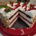 Julcs Cooksnap-ja, amikor elkészítette a(z) Joghurt mousse torta eperrel receptet.