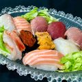 お料理ニャロメ's cooksnap of when they made スーパーのお寿司をお皿に盛り付ける。.