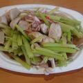 潘俊霖的(簡單料理) 的 芹菜炒花枝丸 cooksnap