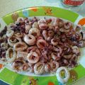 El cooksnap de Maria Rivera Campos cuando hizo Calamar plancha, ensalada, tomate y pipas.