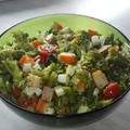 El cooksnap de Mónica Rojas cuando hizo Ensalada de brócolis con aguacates y surimi.