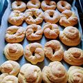 Cooksnap από Δημήτρης Κωνσταντόπουλος στη συνταγή Αφράτα Πασχαλινά κουλουράκια!