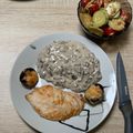 Cooksnap-ul lui Andrada Mocanu atunci când a preparat Pui la grill cu sos de ciuperci, salată și ciuperci umplute.