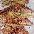 Ruhi khaan का कुकस्नैप जब उन्होंने वेजी / चीज़ सैंडविच(Veggie / Cheese sandwich recipe in hindi) बनाया था।