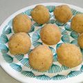 Rekha का कुकस्नैप जब उन्होंने Besan laddo बनाया था।