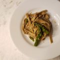 il Chemamma quando ha preparato Tagliatelle al caffè con punte di asparagi e burro piccante