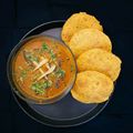 Deepa Paliwal का कुकस्नैप जब उन्होंने बेडमी पूड़ी और आलू की सब्जी(bedami puri aloo ki sabji recipe in hindi)) बनाया था।