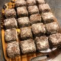 Fekete Tünde Cooksnap-ja, amikor elkészítette a(z) Kókuszkocka (glutén-, cukor- és tejmentes) receptet.