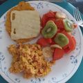 El cooksnap de Hortensia cuando hizo Desayuno fácil, rápido y para chuparte los dedos: huevo con envuelto y frutica picada 😍.