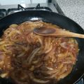 El cooksnap de Alejandra Michelle cuando hizo Chuletas de cerdo con cebolla confitada al vino tinto.