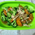Cooksnap dari Yulia Ramadhani untuk resep Brokoli wortel Cah Ayam