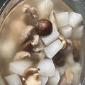 潔米兒 的 自助餐店菜頭湯4.0內含整粒貢丸香菇跟排骨 cooksnap