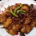 Yazhini haldar का कुकस्नैप जब उन्होंने प्याज़ के आलू (pyaz ke aloo recipe in Hindi) बनाया था।