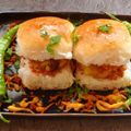 Mamta Baid का कुकस्नैप जब उन्होंने बटाटे वडा पाव (Batate vada pav recipe in hindi) बनाया था।