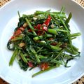 รูป Cooksnap ของ POMMY KITCHEN เมื่อเขาทำ ผัดผักบุ้งไฟแดงกับตาโต