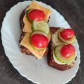Cooksnap Benka w kuchni z czasów, kiedy przygotował Keto chlebek.