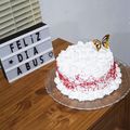 El cooksnap de Estela cuando hizo Torta vertical para peque de la casa!!😂😂91 jóvenes años de mi suegro❤️.