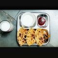 Dhara Vaghela's cooksnap of when they made આલુ પરાઠા ટોમેટો ચટણી વીથ દહીં.