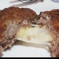 El cooksnap de Angélica Gdy cuando hizo Hamburguesas caseras de cerdo rellenas con queso, un lujo😊😊.