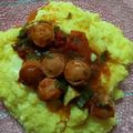 El cooksnap de Victoria Dietrich cuando hizo Polenta con salsa de tomates asados y salchichas.