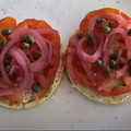 Cooksnap de Maria Silva quando cozinhou Tortitas de Arroz com Tomate e Pickles de Cebola Roxa.