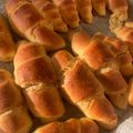 Évi Varga Cooksnap-ja, amikor elkészítette a(z) Virslis kelt kiflikék receptet.